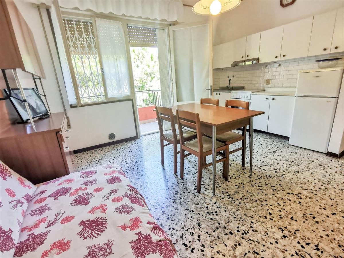Villa Vania Family Apartments Lido di Jesolo Buitenkant foto